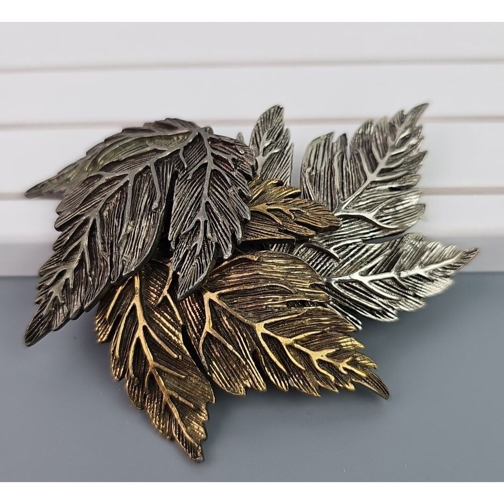 CASTLECLIFF 3 Leaf Pendent Dimensional Silver Gold Bronze Tone 3 inch